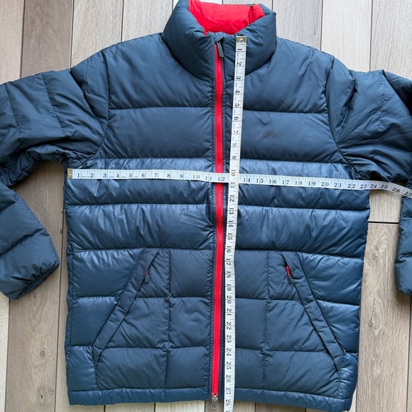 Nike Men's Navy and Red Puffer Jacket - Picture 4 of 8